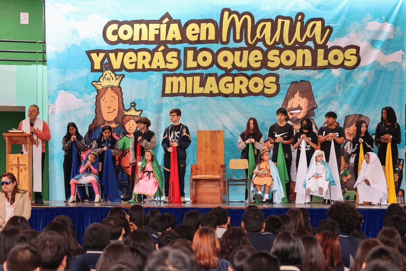 Emotiva Celebraci&oacute;n en el Cierre del Mes de Mar&iacute;a