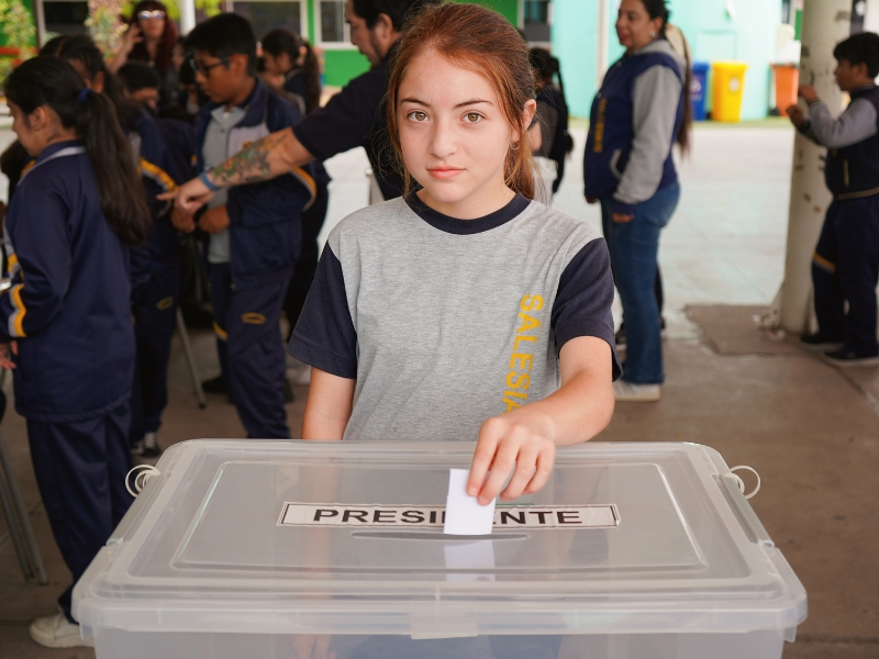 Fiesta de la Democracia: Elecci&oacute;n del CEES 2026 replica el proceso de votaci&oacute;n del Servel